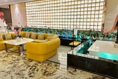 南海夜总会招聘兼职模特,新员面试成功喜,红包相赠暖人心