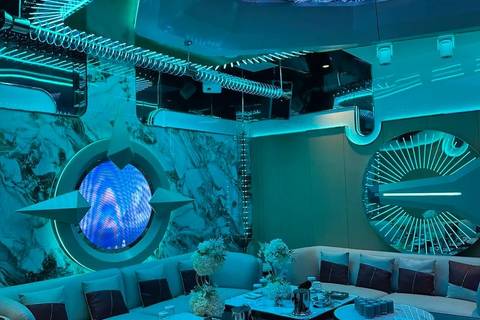 上海夜店服务员诚聘，做事麻利有责任心工作轻松团队氛围好