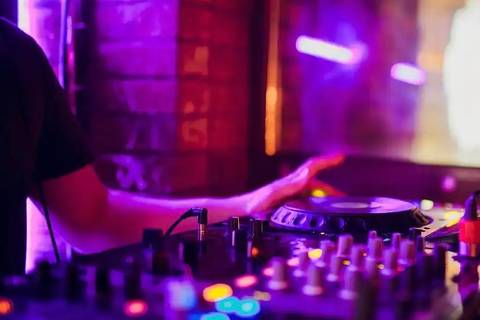 三亚KTV兼职礼仪招聘 夜场促人才互动 待遇优厚